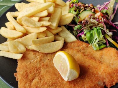 Die Mehrwertsteuer in Restaurants ist Anfang 2024 wieder auf 19 Prozent gestiegen. Das gilt auch für das Schnitzel.