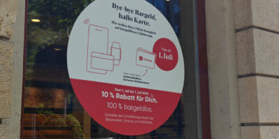 Die Bäckerei Steinecke schafft in Leipzig-Reudnitz das Bargeld ab.