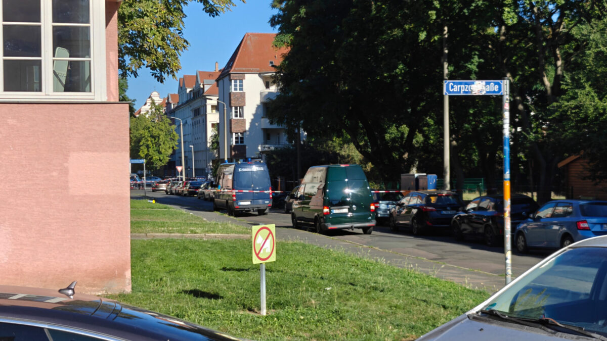 Auch auch Morgen danach ist der Tatort noch weiträumig abgesperrt.