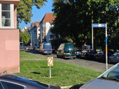 Auch auch Morgen danach ist der Tatort noch weiträumig abgesperrt.