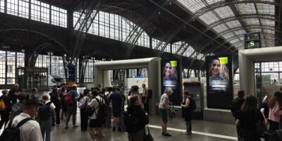DB-Sicherheit blockiert Zugang zum Bahnsteig.